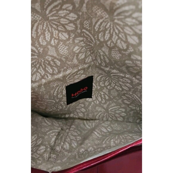 HOBO International Sadie Wine Red Leather Trifold Continental Wallet Magnetic - Picture 5 of 11